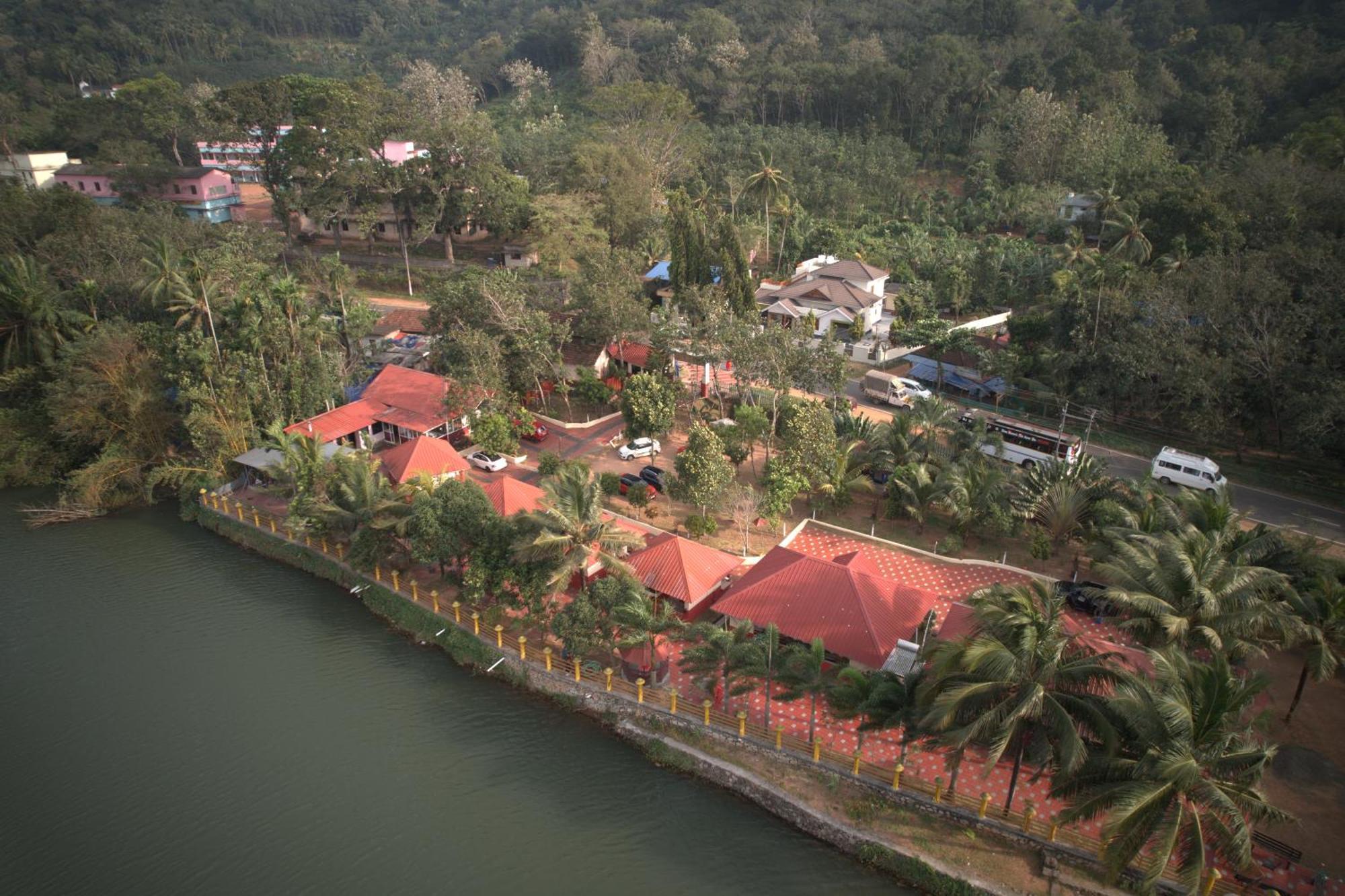 Kandamath Heritage Resort Kolattupuzha Luaran gambar